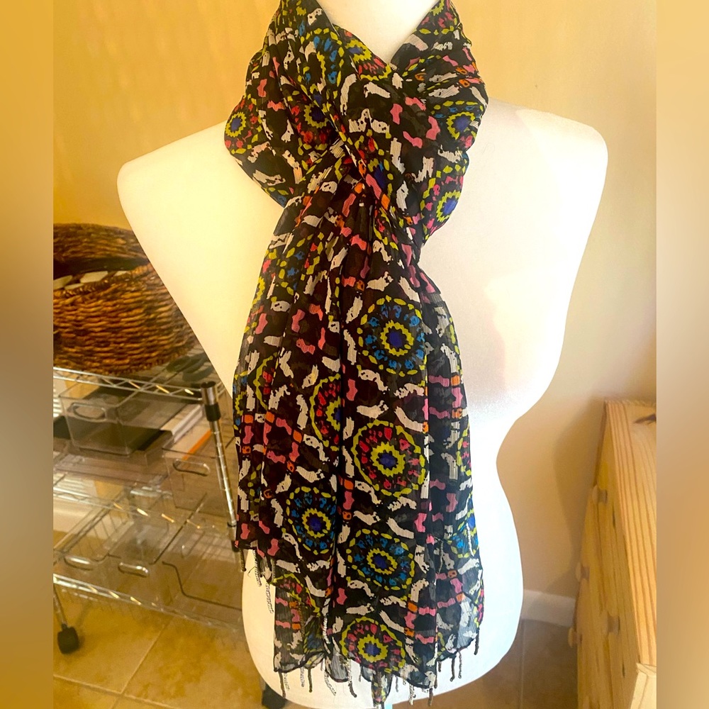 Large multicolored Scarf.
